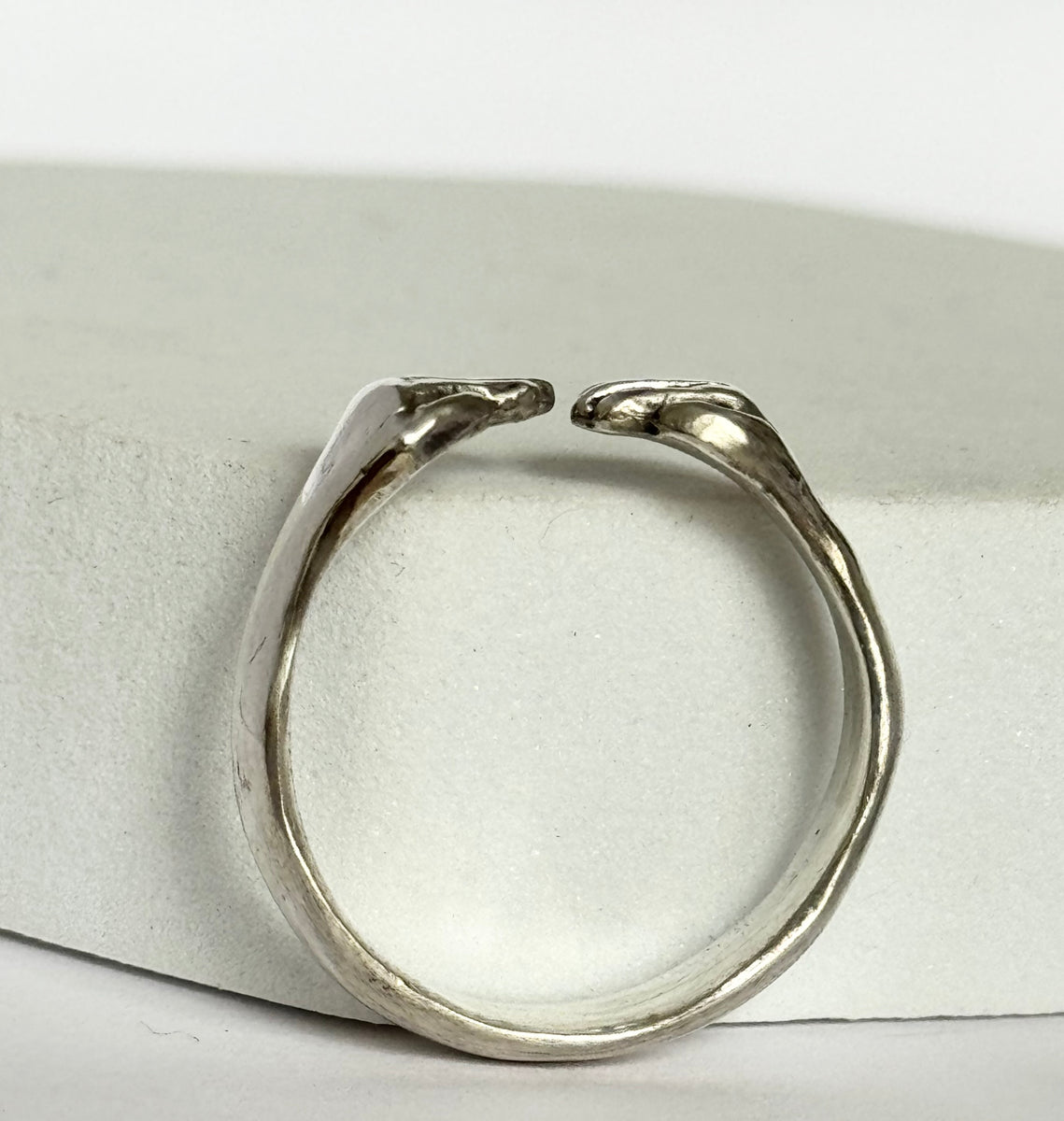 Hug ring – morerajewellery