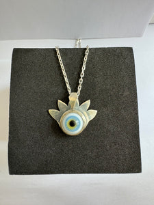 Eye with lashes pendant