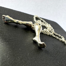 Load image into Gallery viewer, Feet pendant