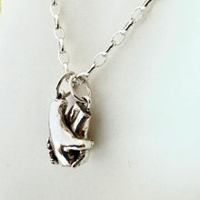 Load image into Gallery viewer, Holding hands pendant