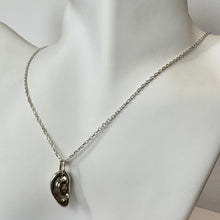 Load image into Gallery viewer, Ear pendant