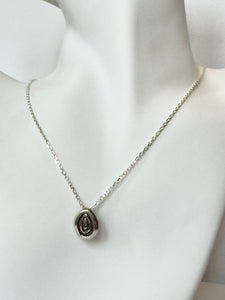 Vulva pendant