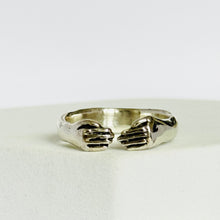 Load image into Gallery viewer, Hug ring