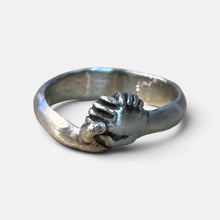 Load image into Gallery viewer, Holding hands ring