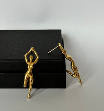 Load image into Gallery viewer, Pin up ladies stud earrings