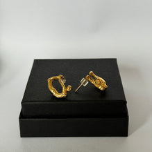 Load image into Gallery viewer, Contortionist earrings