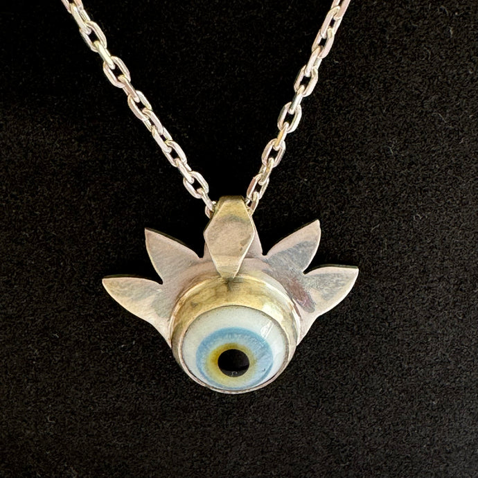 Eye with lashes pendant