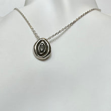 Load image into Gallery viewer, Vulva pendant
