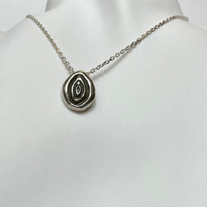 Vulva pendant