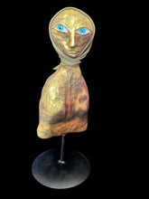Load image into Gallery viewer, She stares
