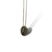 Load image into Gallery viewer, Vulva pendant
