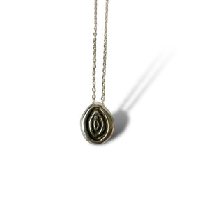 Vulva pendant