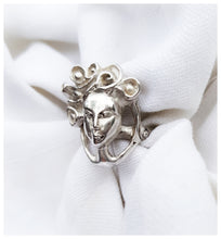 Load image into Gallery viewer, Medusa ring